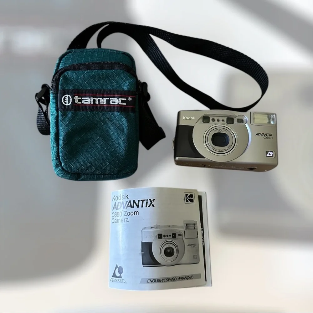 Kodak ADVANTiX C650 Zoom Camera - Silver soft case and how to book included